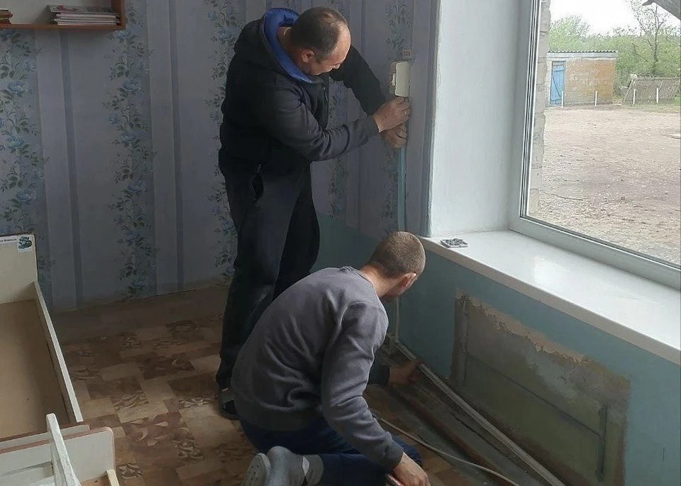 Специалисты из Мурманской области готовят Приморский район в Запорожской области к грядущему отопительному сезоны. ФОТО: администрация Приморского МО