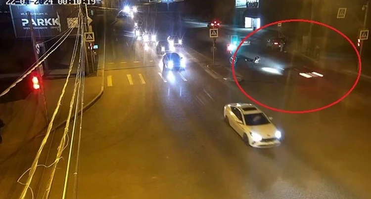 Появилось видео момента ДТП на шоссе Космонавтов, в котором погибли два друга