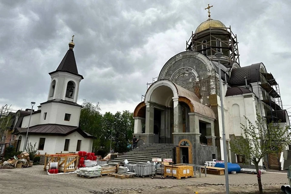 Строители из Санкт-Петербурга восстанавливают Свято-Троицкий храм в Мариуполе. Фото: ТГ/Побратимство Петербурга и Мариуполя