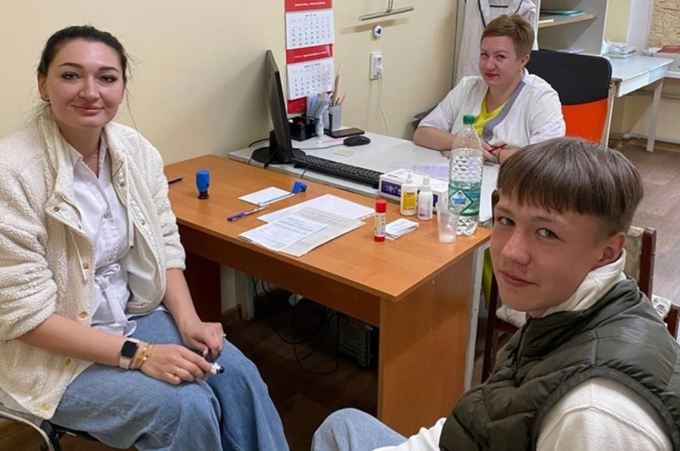 Совместная бригада медиков луганских больниц № 1 и 3 провели осмотр детей Рубежного. Фото - Минздрав ЛНР
