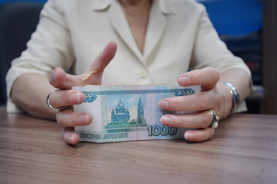 Перед жителями Коми погасили долги по зарплате на 1,8 млн рублей