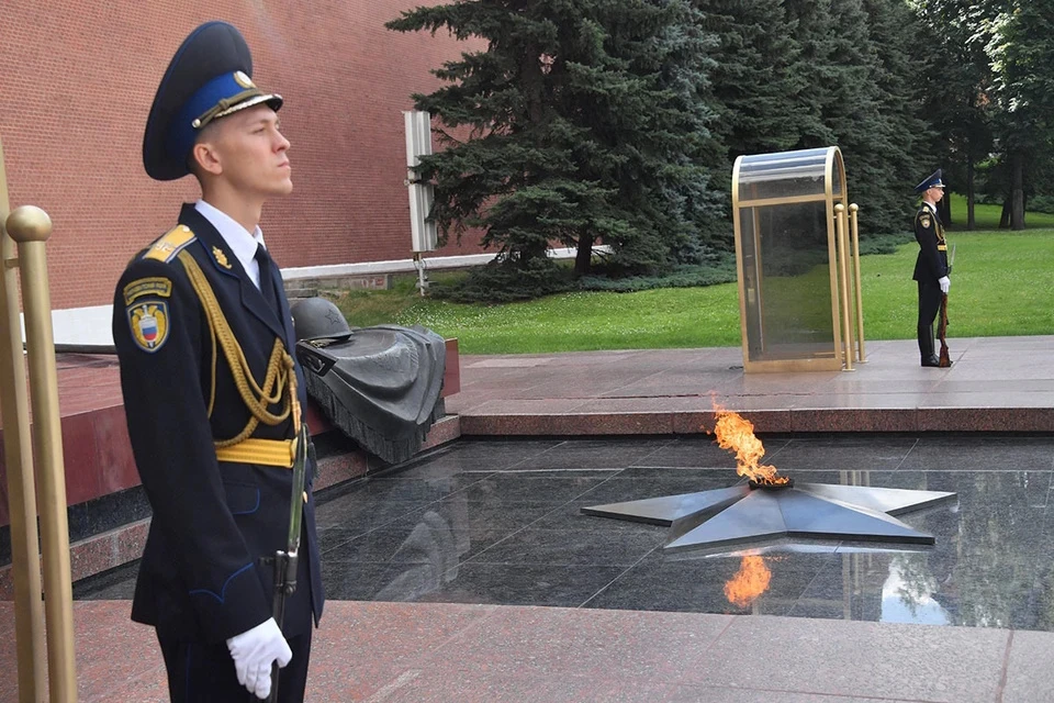 В Москве будут судить мужчину, который попытался затушить Вечный огонь