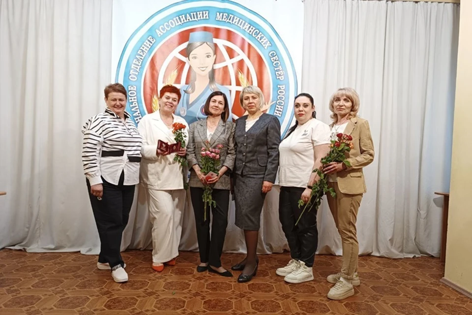 Накануне Всемирного дня акушерки и медсестры в Донецке наградили медработников. Фото: Минздрав ДНР