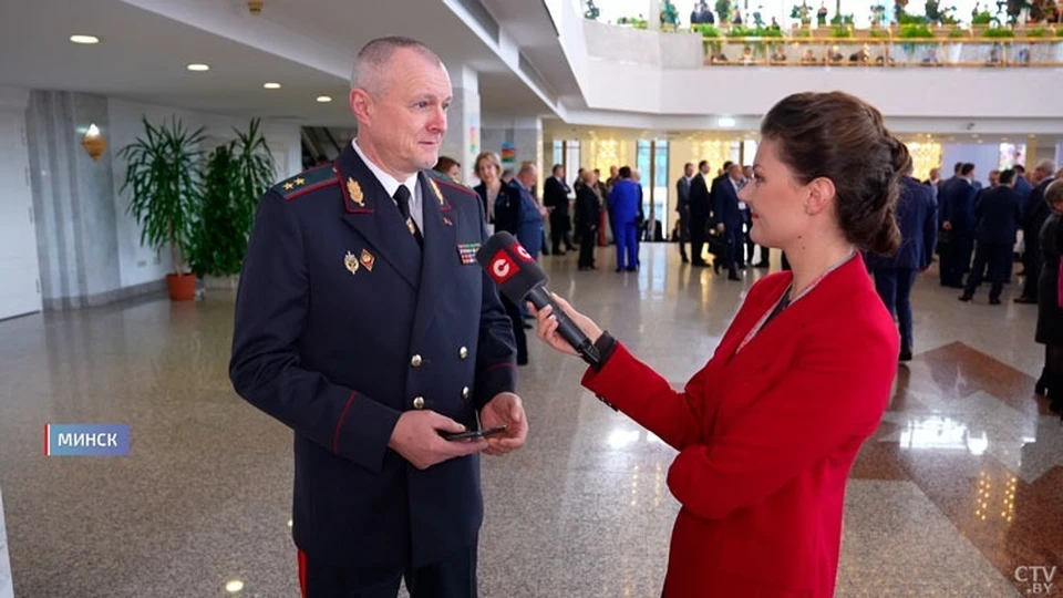 Председатель Белорусского общества охотников и рыболовов Игорь Шуневич сказал, что желающих членов организации переобучают в снайперов. Фото: кадр видео СТВ