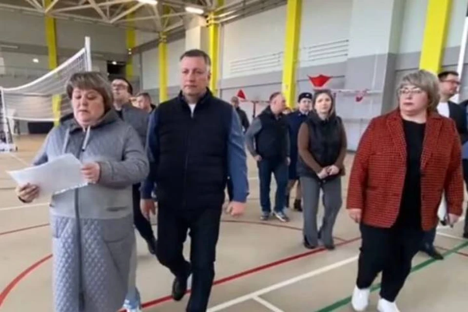 В Тулуне проверят, как проходит реконструкция стадиона спорткомплекса.