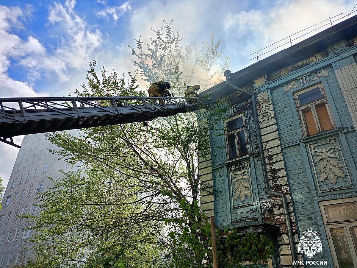 В Ульяновске неизвестные подожгли историческое здание на Матросова, 9 -  KP.RU