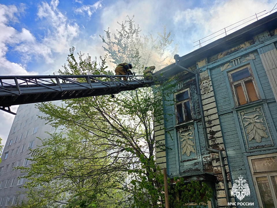 В Ульяновске неизвестные подожгли историческое здание на Матросова, 9 | ФОТО: ГУ МЧС России по Ульяновской области