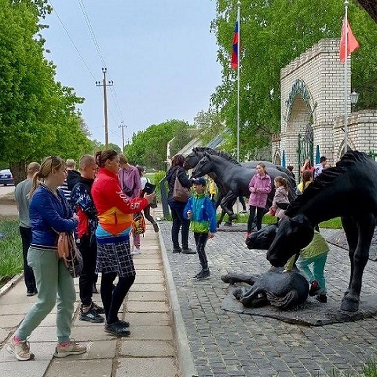 Жители Крыма одними из первых посетили открывшийся заповедник «Аскания-Нова»  - KP.RU