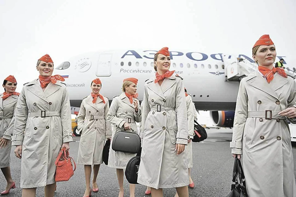 «Зато у нас самые красивые стюардессы!» - утешают себя российские путешественники, наблюдая за ростом цен на авиабилеты... Фото: Рамиль СИТДИКОВ/РИА Новости