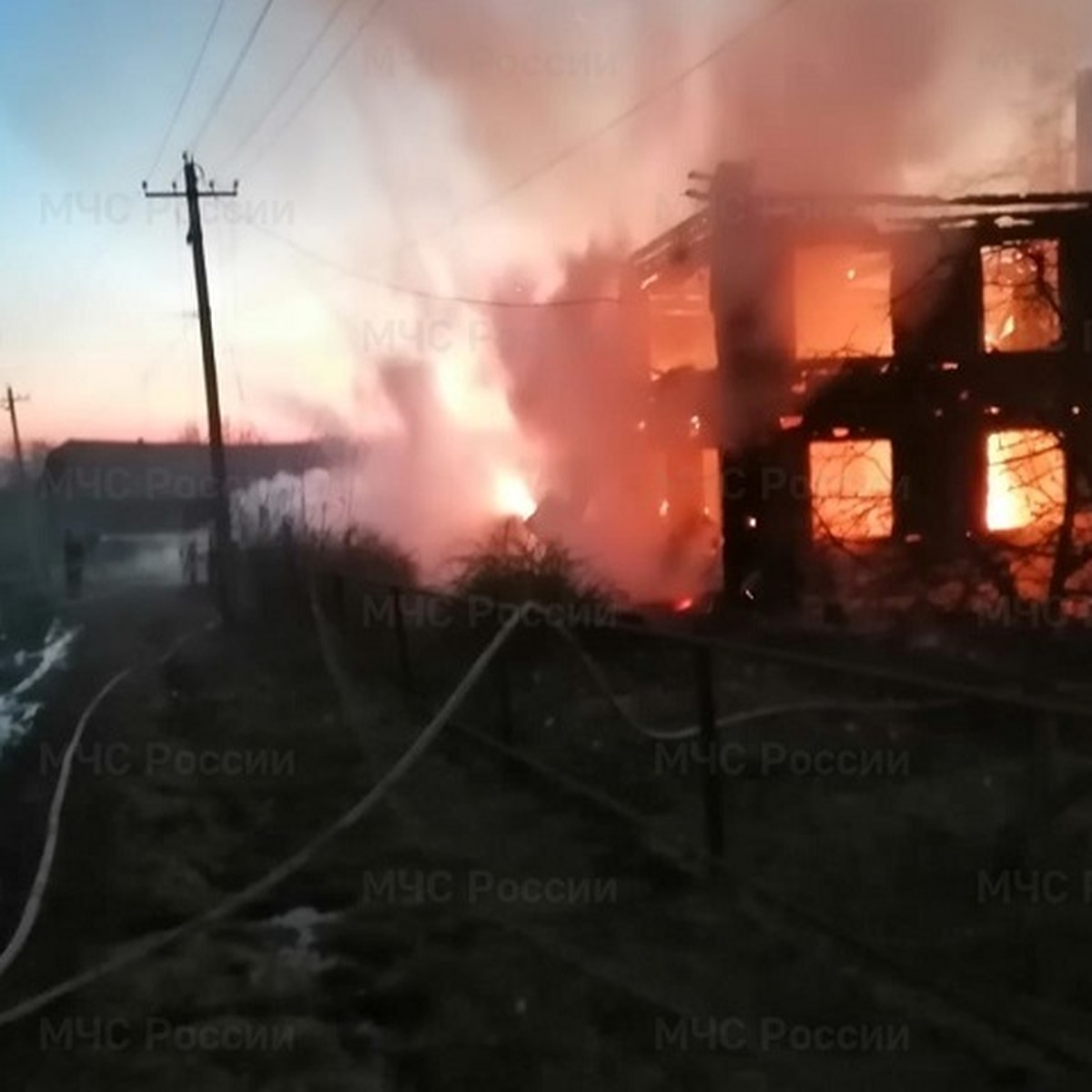 В Костромской области мужчина спалил дом, отбиваясь огнем от сущностей -  KP.RU