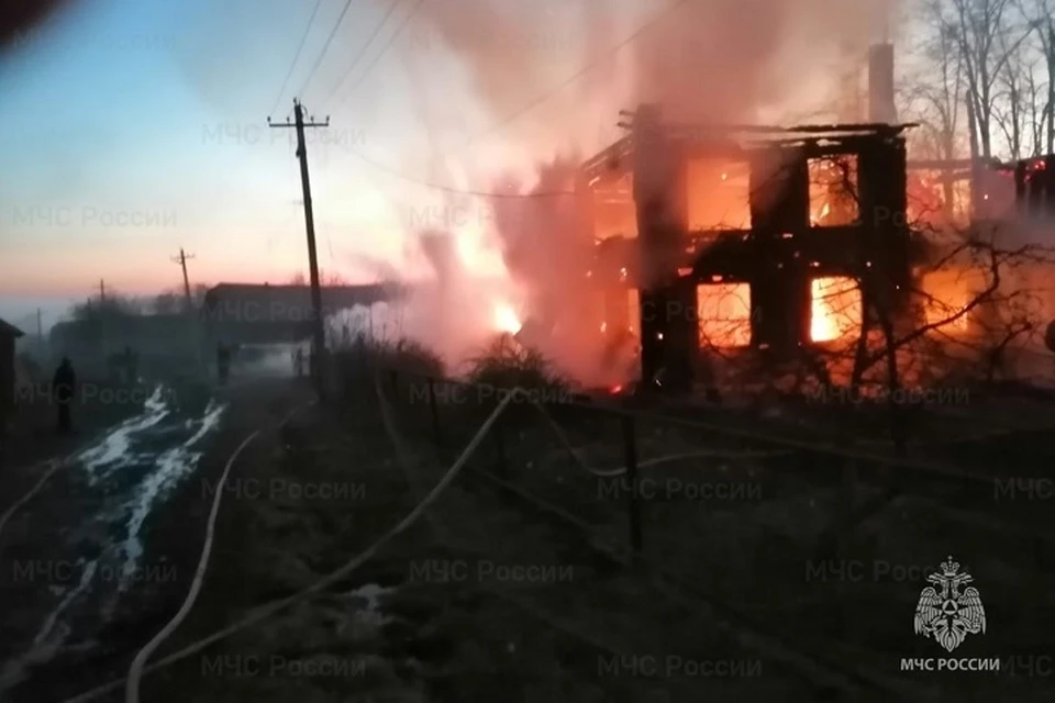 Житель Костромской области, уничтожая сущностей, спалил дом. ФОТО: ГУ МЧС по Костромской области