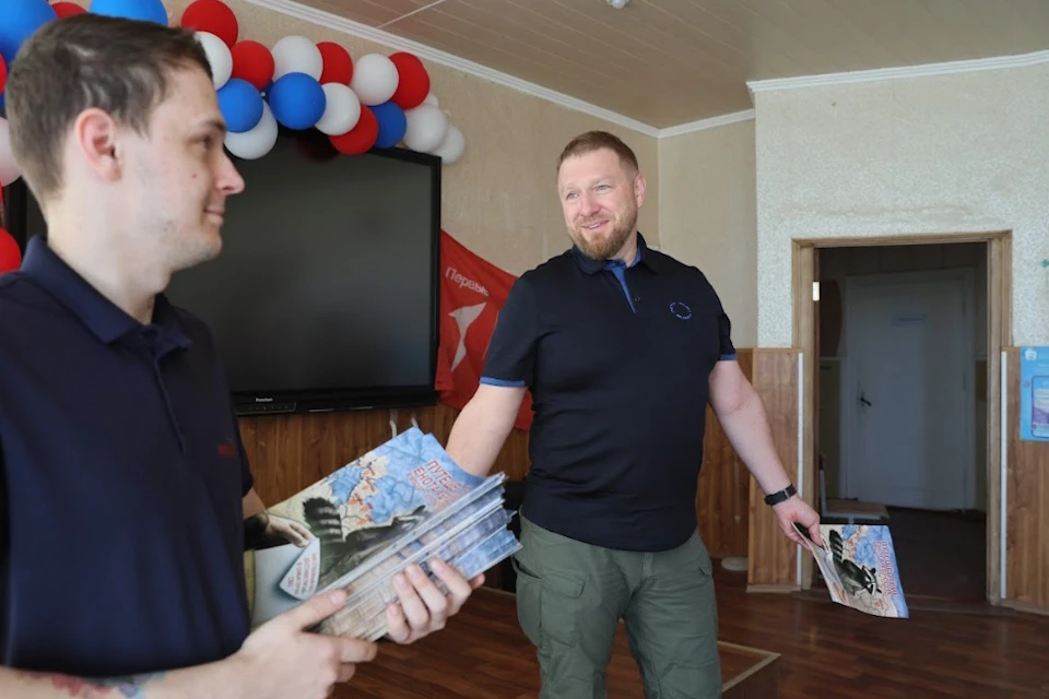 Александр Малькевич презентовал комикс школьникам ДНР Фото: предоставлено Александром Малькевичем
