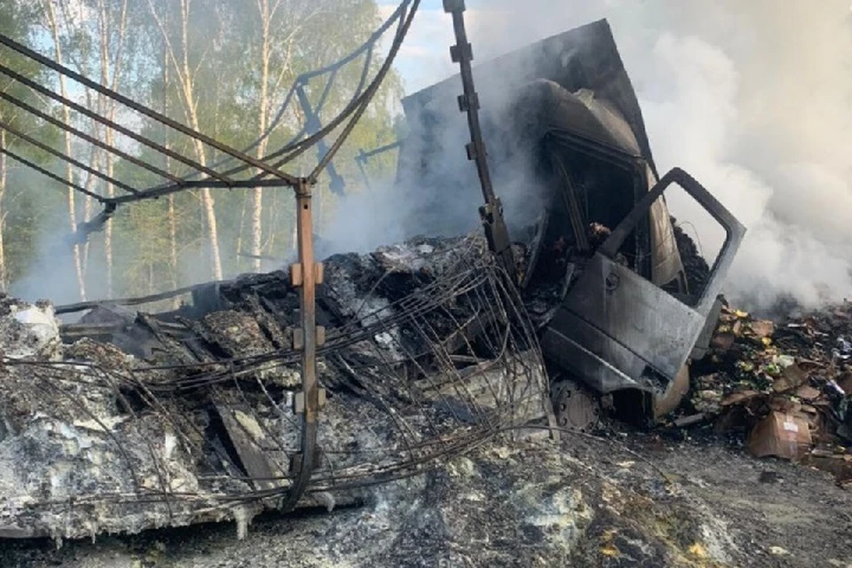 Обе машины были полностью уничтожены огнем. Фото: ГИБДД Татарстана