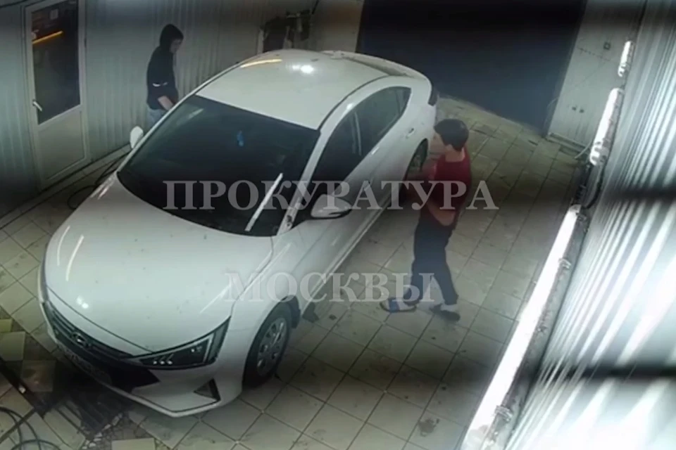 Сотрудники автомойки в Москве угнали иномарку клиента и катались на ней всю ночь