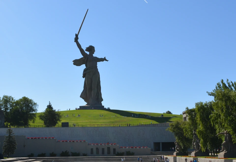 Туристам и жителям Волгограда придется пройтись на Мамаев курган пешком.