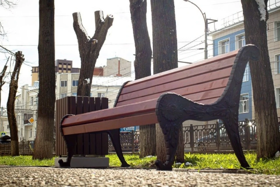 Специалисты установили более 120 новых скамеек. Фото: киров.рф