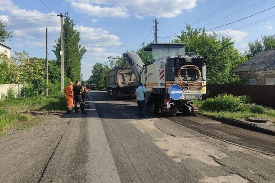 Регион-шеф Нижегородская область приступил к ремонту дорог в Иловайске ДНР. Фото: Минтранс ДНР