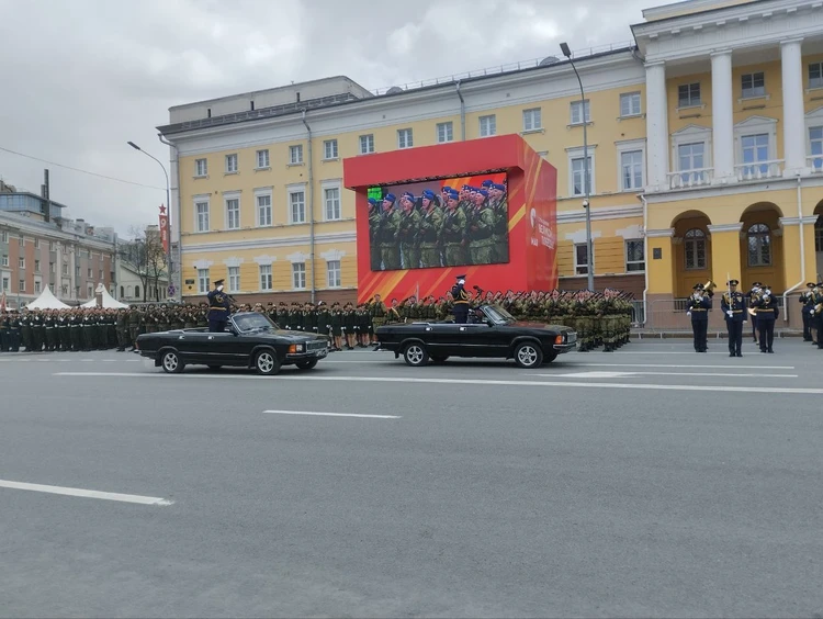 Авиашоу, открытие 33-метровой стелы и многотысячный парад: Как отметили День Победы в Нижнем Новгороде 9 мая 2024