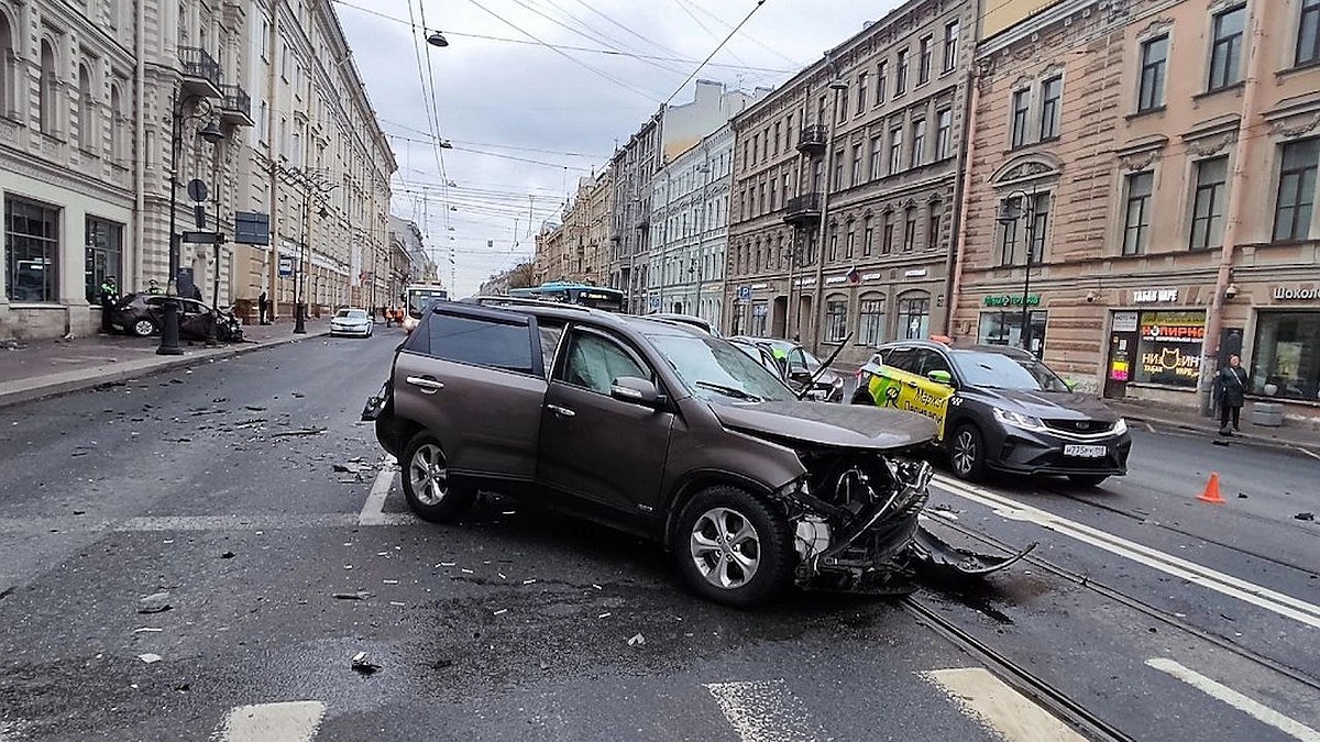 Нетрезвый водитель устроил смертельное ДТП на Литейном проспекте в  Петербурге - KP.RU