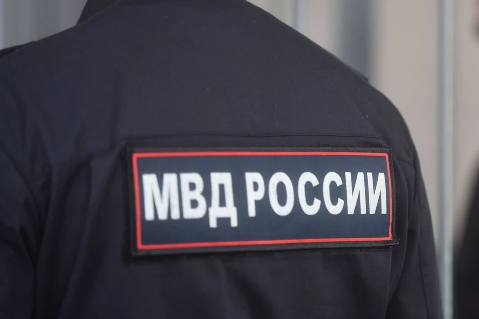 Маму с ребенком доставили в отдел.