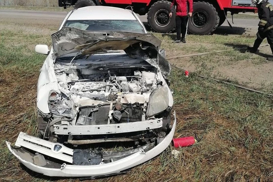 Под Новосибирском пассажиры иномарки пострадали из-за опрокидывания авто. Фото: Барабинская Госавтоинспекция