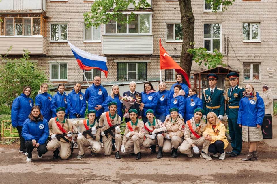 Мария Самоделкина организовала парады у домов ветеранов войны.