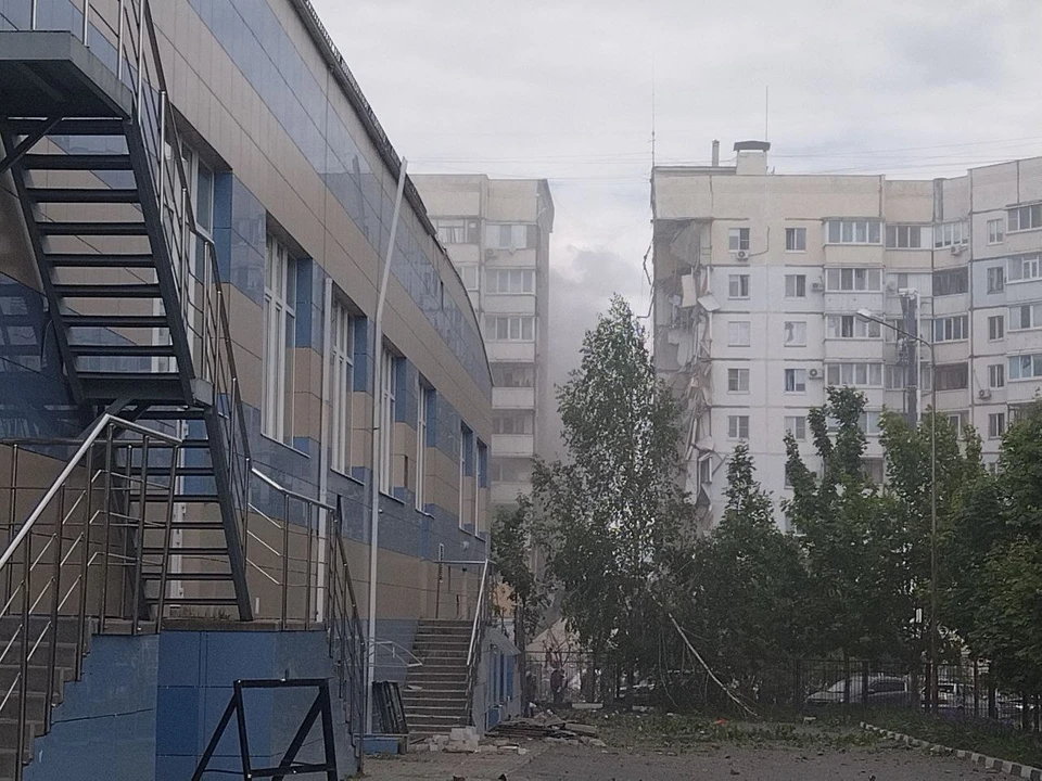 12 мая в результате обстрела Белгорода обрушился подъезд в десятиэтажном доме. Под завалами оказались 40 квартир.