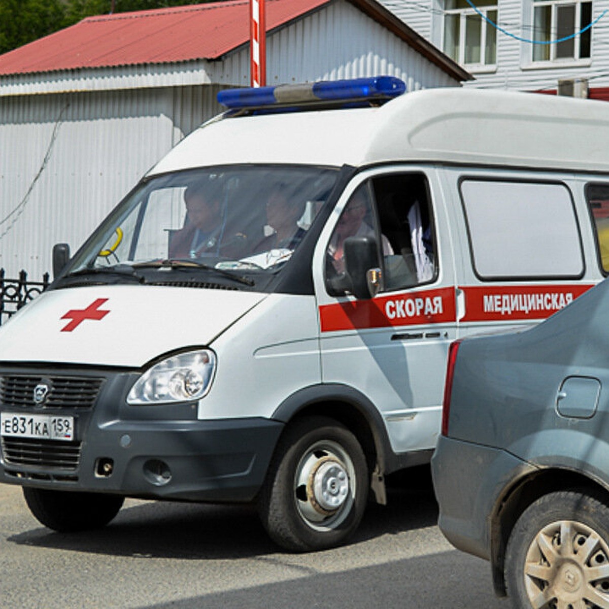 В Пермском крае мужчина вызвал матери скорую и «взял» докторов в заложники  - KP.RU