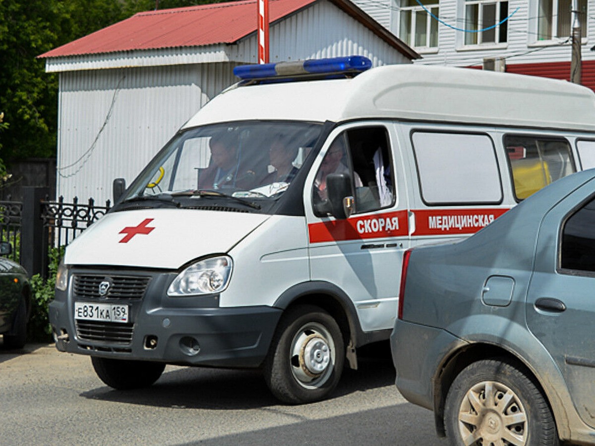 В Пермском крае мужчина вызвал матери скорую и «взял» докторов в заложники  - KP.RU