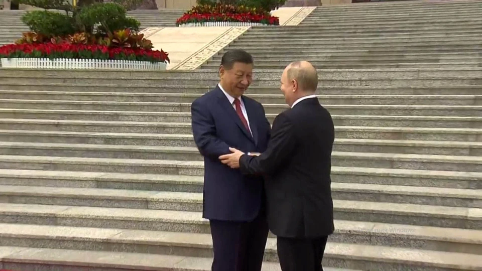 Путин прибыл в Дом народных собраний, где пройдут переговоры с Си Цзиньпином