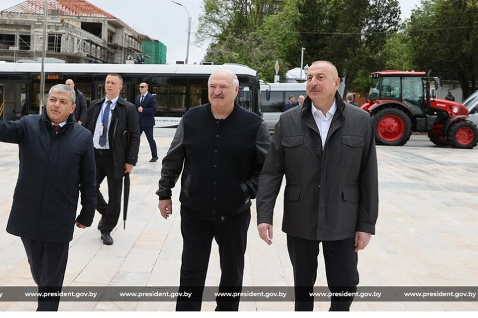 Лукашенко подарил городу Шуша белорусскую тракторную технику. Фото: president.gov.by.