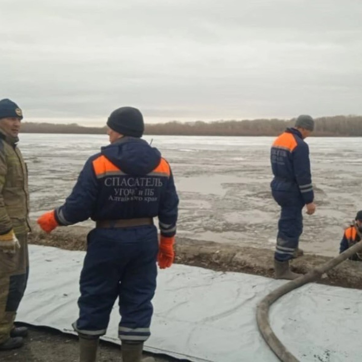 Ситуацию с паводком в микрорайоне Затон проверили в Барнауле - KP.RU