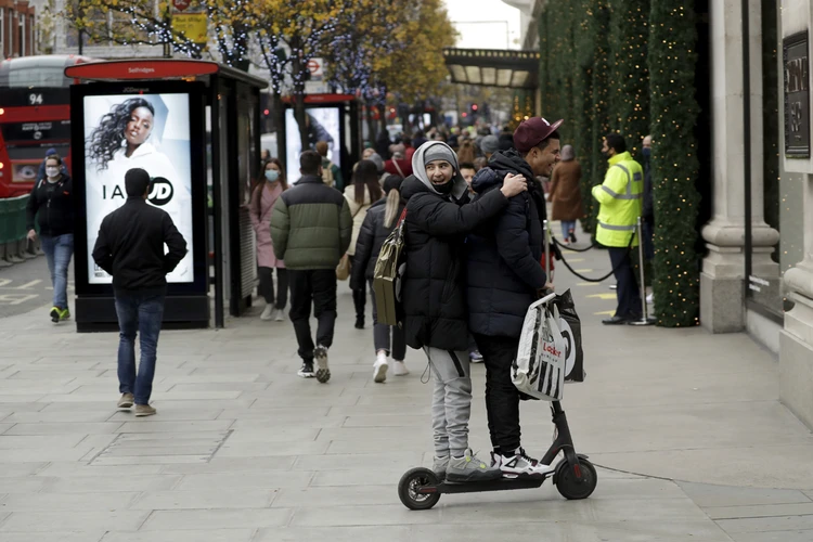 В Лондоне наглых самокатчиков будут глушить как призраков: Новое устройство полиции вызывает вопросы