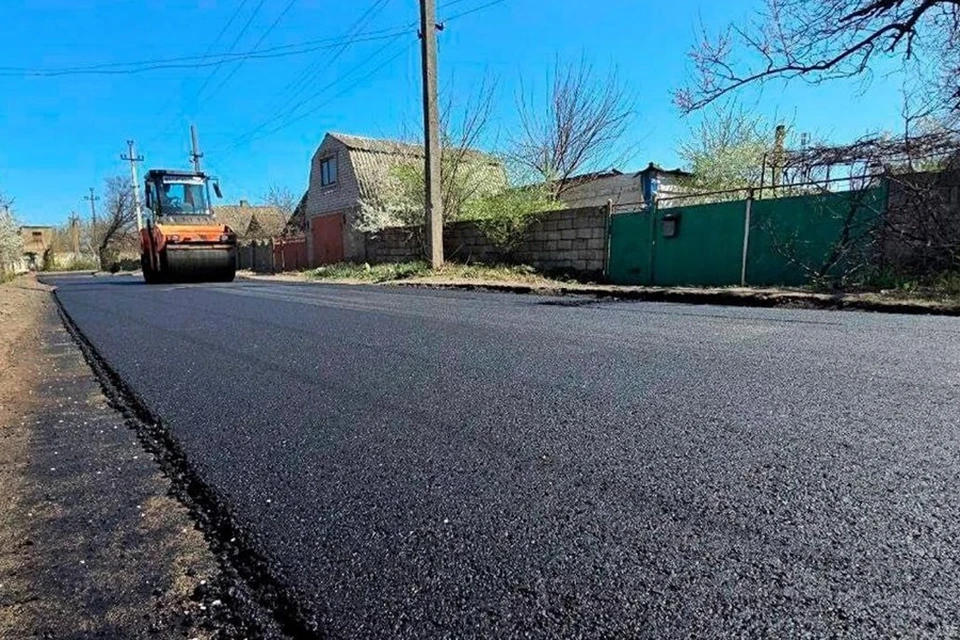 Регион-шеф Якутия завершает асфальтирование дорог в Еленовке ДНР. Фото: Минтранс ДНР