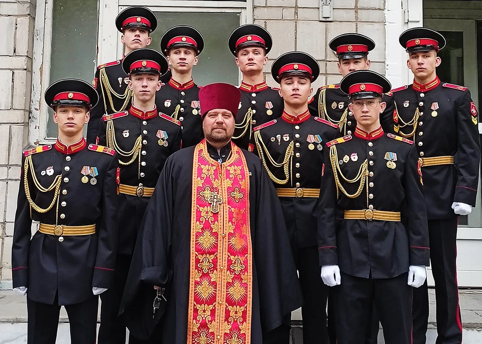 Ульяновских суворовцев перед экзаменами благословил священник. ФОТО: Симбирская епархия