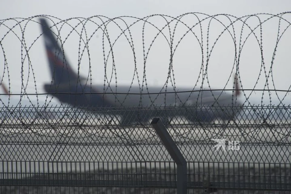 В воскресенье, 19 мая, самолет рейсом «Екатеринбург-Бишкек» наехал на ноги техника