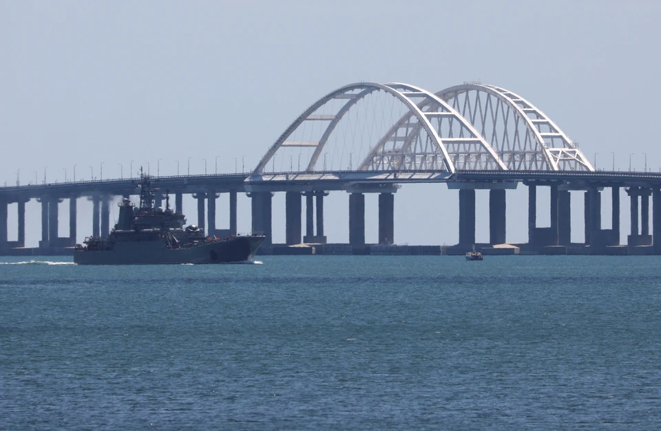 Движение по Крымскому мосту восстановлено.