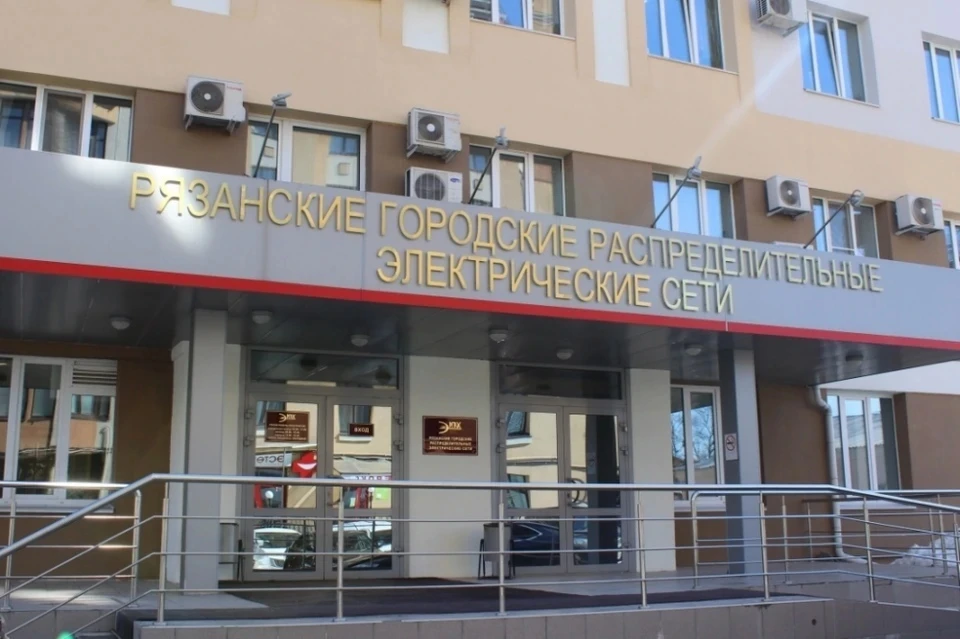На официальном сайте РГРЭС Чернуха пока значится руководителем.