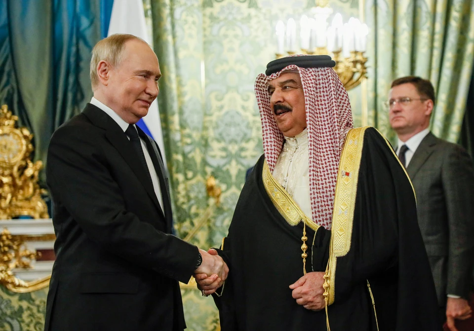 Владимир Путин подарил королю Бахрейна длинную версию автомобиля Aurus