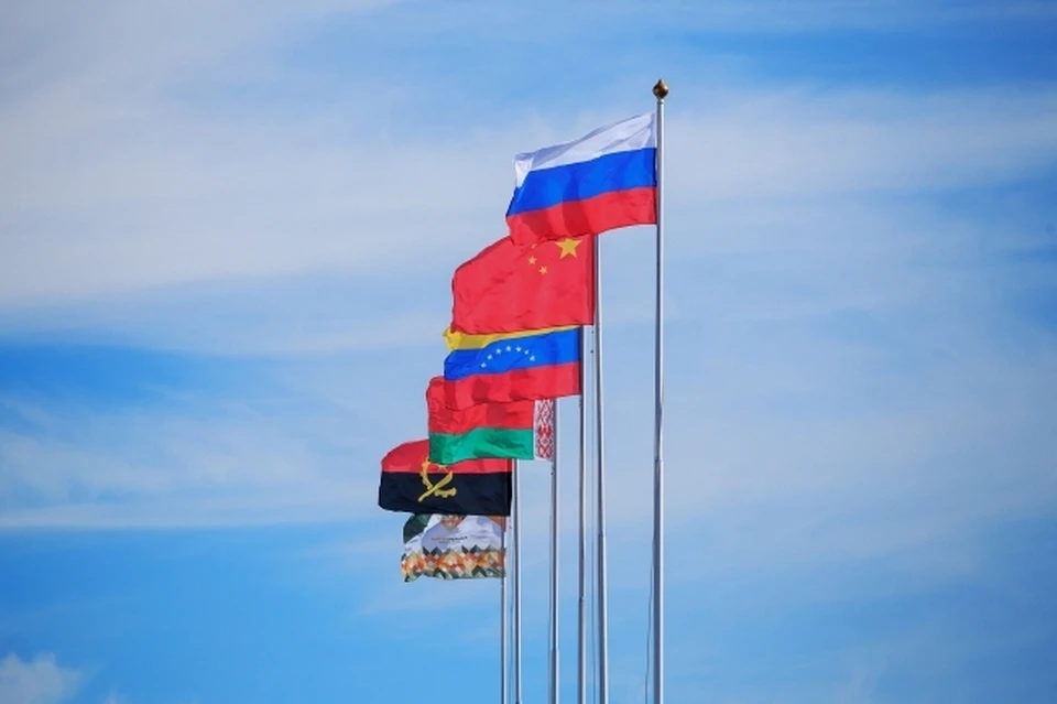 По словам помощника главы государства по международным делам Юрия Ушакова, Бахрейн председательствует в Лиге арабских государств.