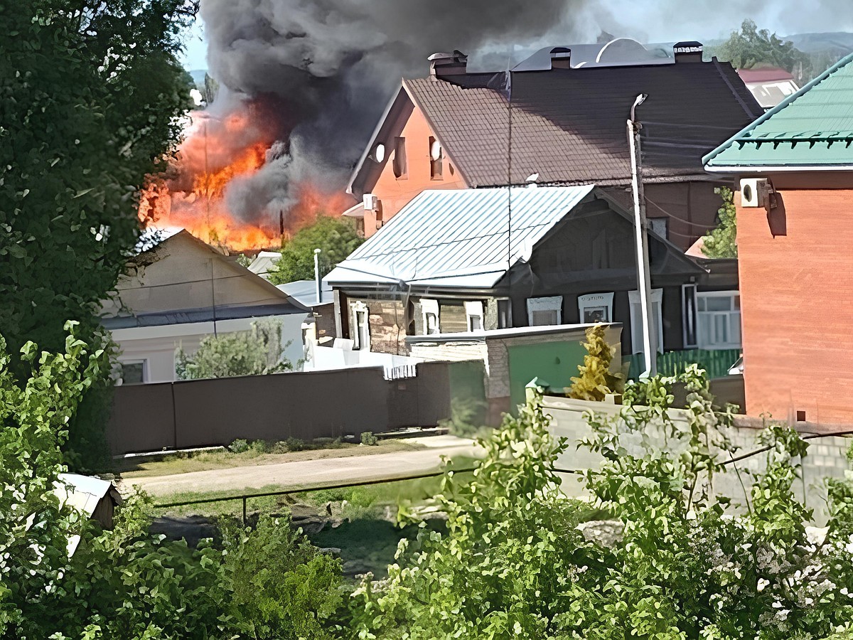 Площадь 150 квадратных метров: крупный пожар произошел в Самарской области  - KP.RU