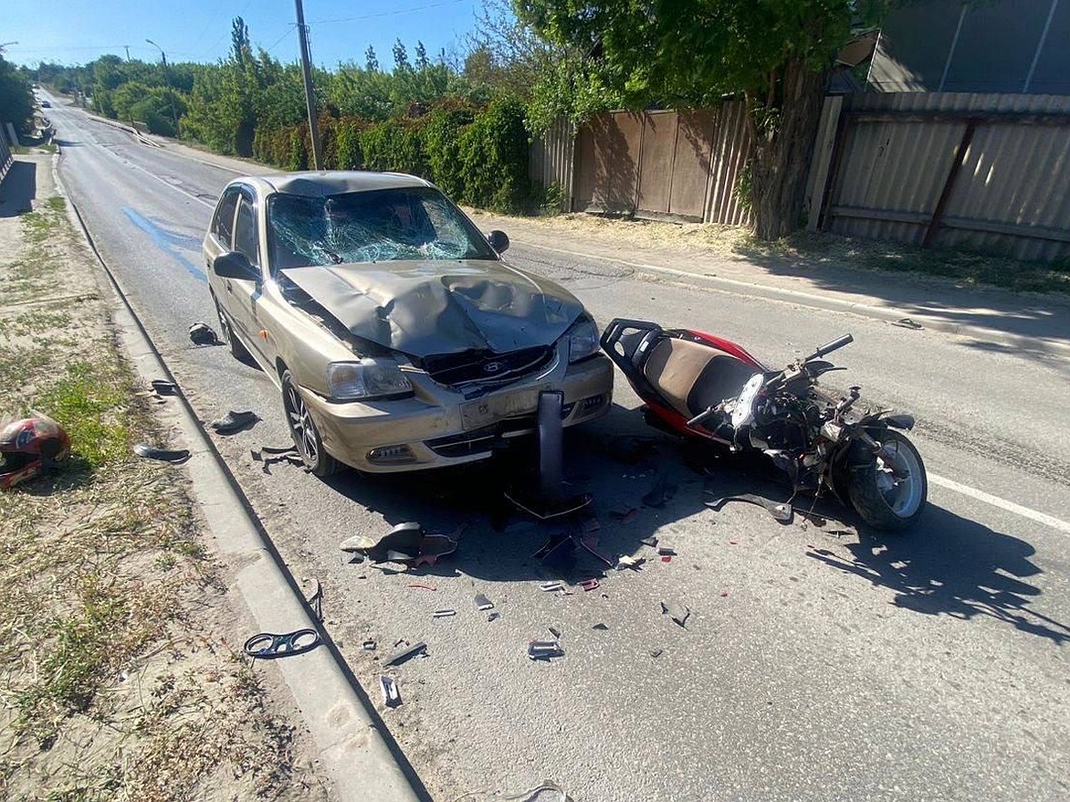 В Миллерово в ДТП со скутером пострадали два человека - KP.RU