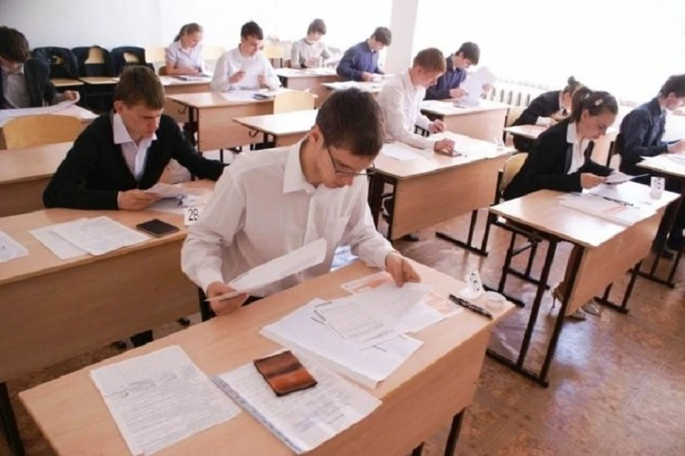 Свыше 1100 выпускников ДНР написали ЕГЭ по русскому языку. Фото: ТГ/Колударова
