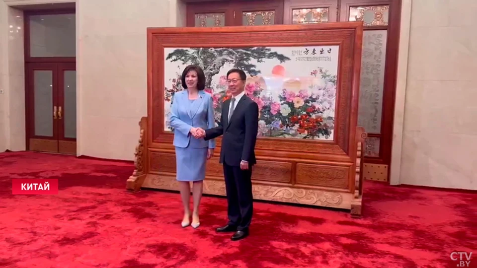 Наталья Кочанова провела переговоры с заместителем председателя КНР. Фото: СТВ.