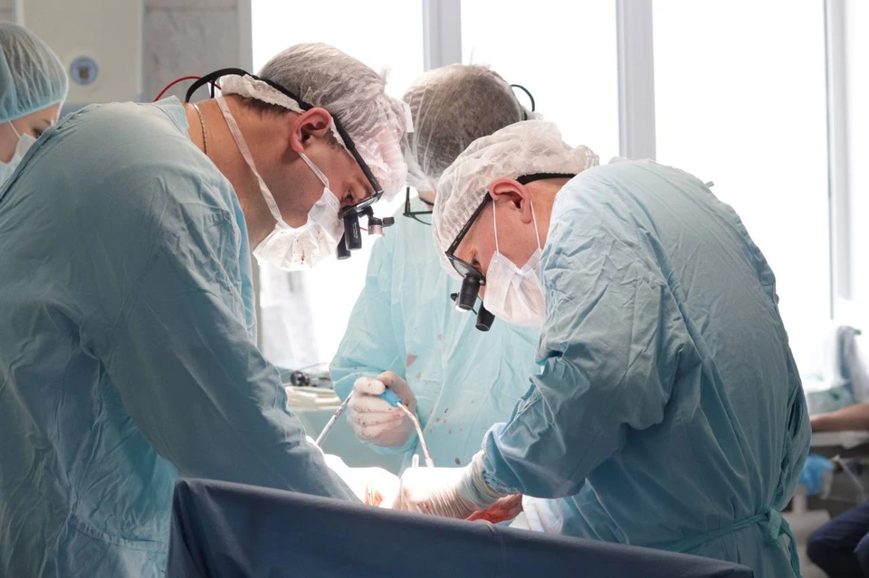 Врачи Республиканского кардиологического центра спасли жизнь пациента, проведя высокотехнологичную операцию.