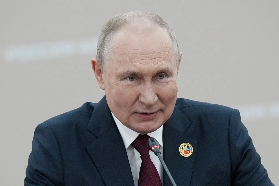 Владимир Путин: Семья с тремя и более детьми должна стать нормой в России