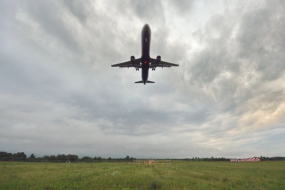 Самолет рейсом Самара - Москва готовится к аварийной посадке в Шереметьево