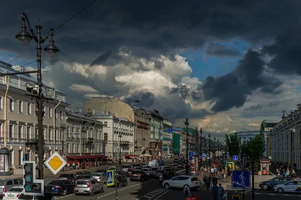 Грозы и град ожидаются в Петербурге вечером 31 мая.