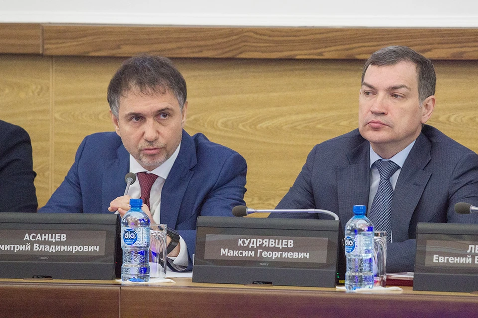 Дмитрий Асанцев (слева) отметил хороший результат совместной работы с правительством. Фото: Совет депутатов города Новосибирска