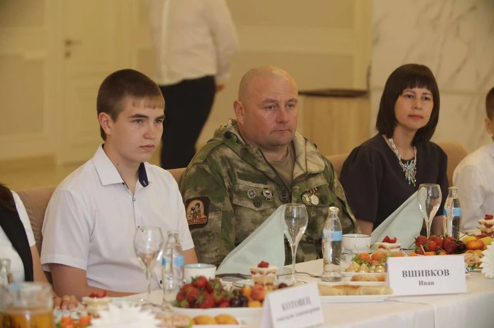 Встреча с семьями прошла в мэрии. Фото: пресс-службы администрации Краснодара.